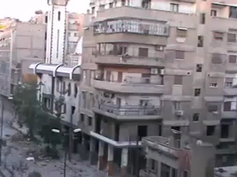 فري برس حمص طريق حماة با القرب من مسجد العباس  وأثار الدمار بسبب القصف من فبل عصابات الأسد  20 7 2012 Homs