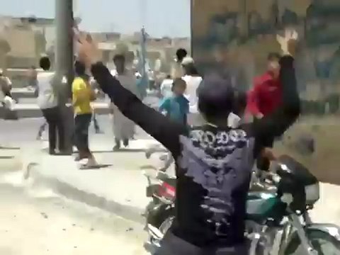فري برس الطبقة اطلاق نار على المتظاهرين 20 7 2012 ALrakka