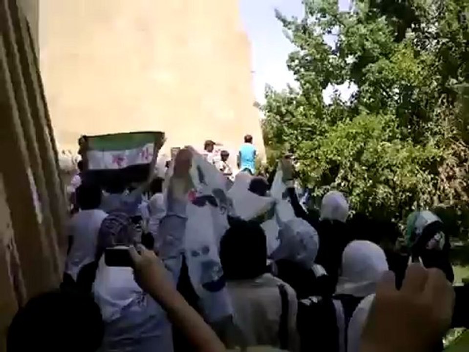 Syria فري برس  حلب جامعة حلب كلية العمارة  مظاهرة طلابية   19 7 2012 Aleppo