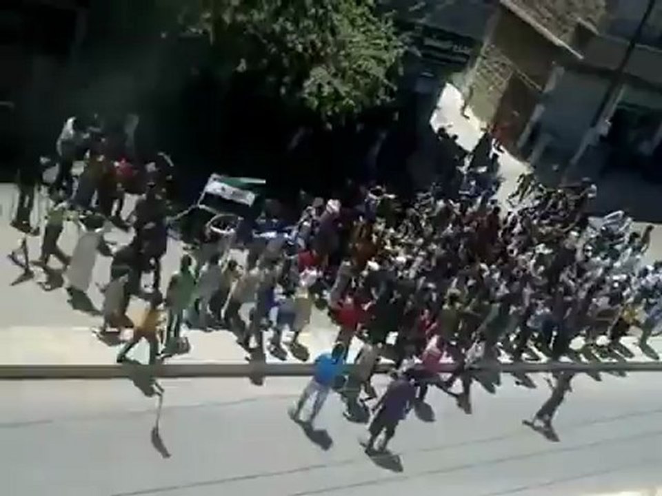 Syria فري برس منبج  ريف حلب   مظاهرة في السوق الرئيسي   18 7 2012 Aleppo