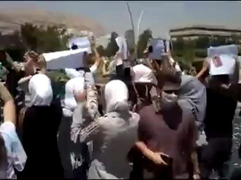 Syria فري برس دمشق مظاهرة بجانب رئاسة مجلس الوزراء نصرة للميدان 16 7 2012 Damascus