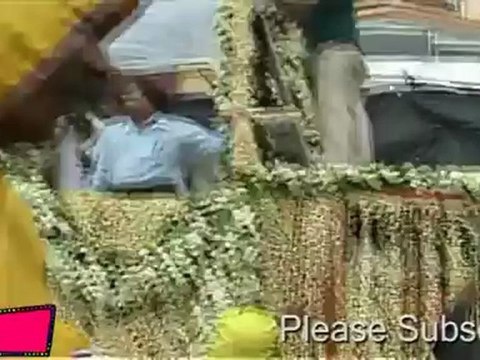 Akshay Kumar and his son Aarav lights Rajesh Khanna's pyre