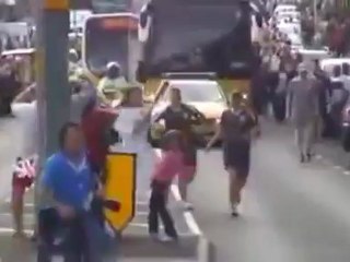 Allahu Ekber Diyerek Meşalaye Saldırdı!