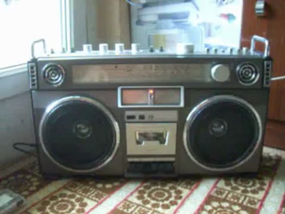 Billy Idol with Crown CSC 850 Boombox