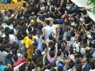 Akshay Kumar's son Aarav LITES Rajesh Khanna's pyre