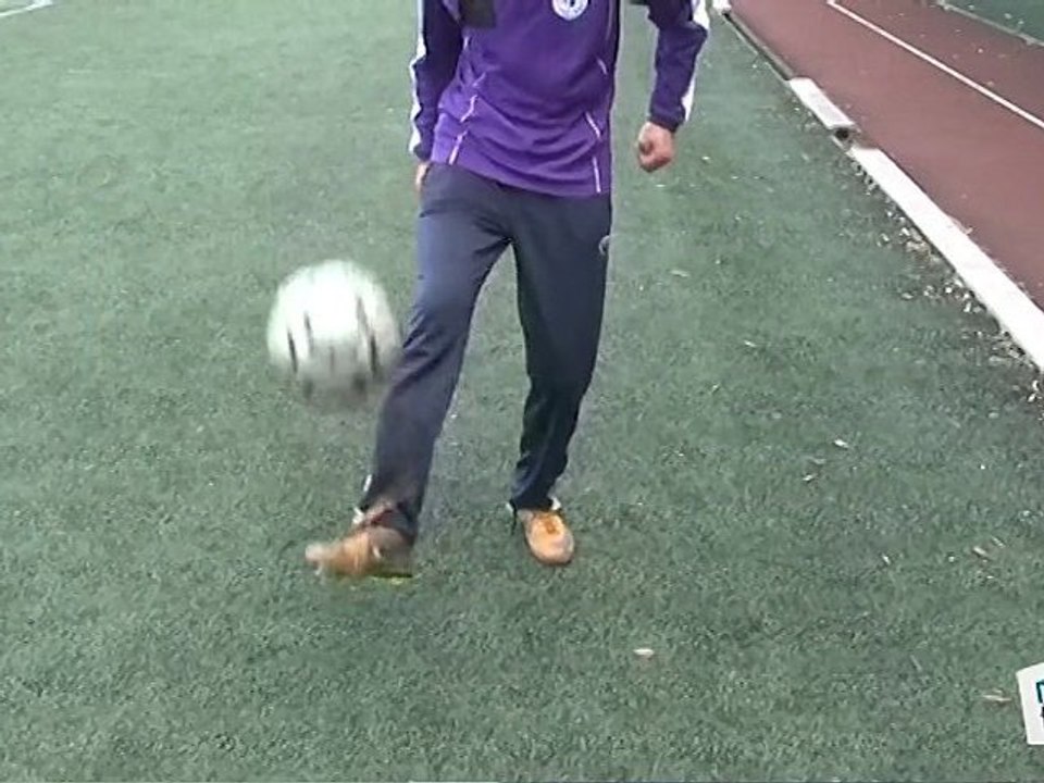 Comment jongler avec un ballon ?
