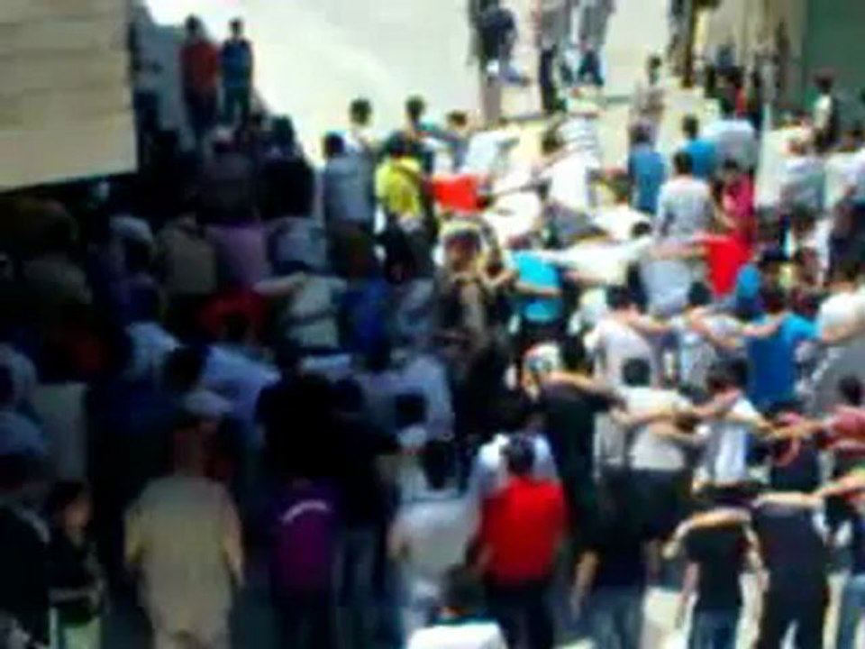 Syria فري برس حماه المحتلة حي العليليات مظاهرة اول يوم من ايام رمضان ح ن  20 7 2012 Hama