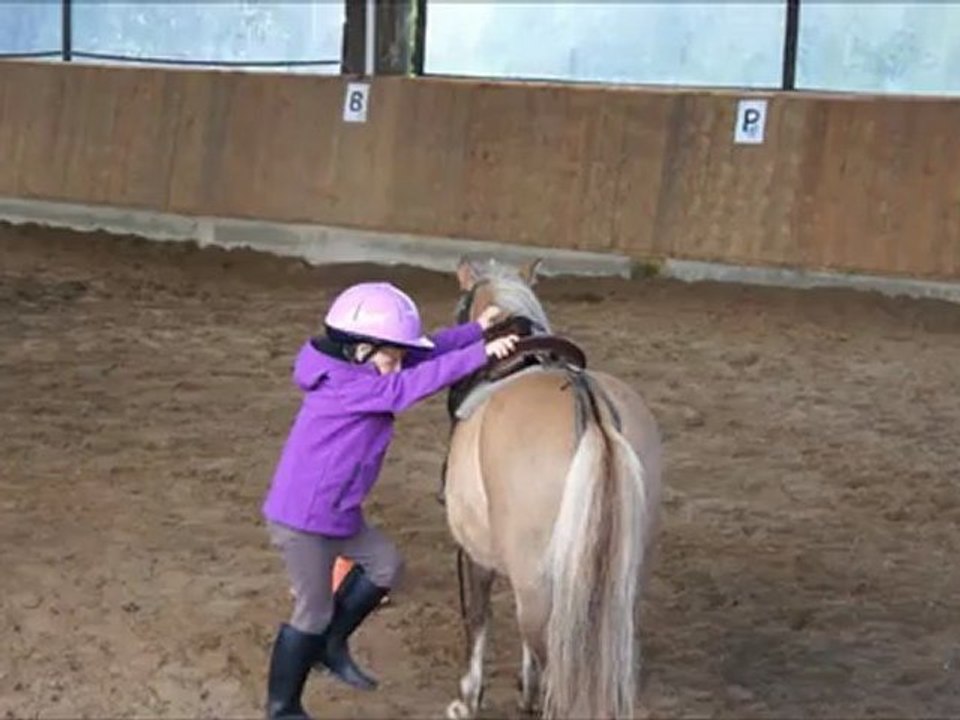 Lecon 3 : Ambre monte son poney