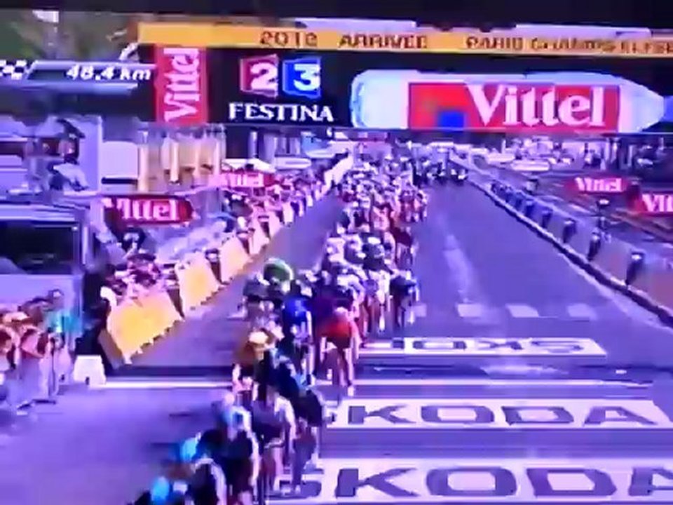 'Big George' führt das Peloton auf Avenue des Champs-Élysées