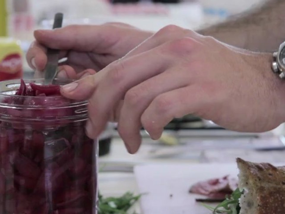 Cuisinez au Naturel - Sandwich Boeuf et Oignons Pickles