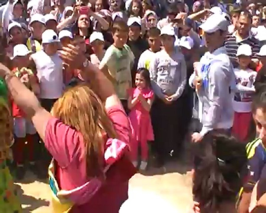 sücüllü kasabası pikniğinden 2012.. küçük bir  dans gösterisi.