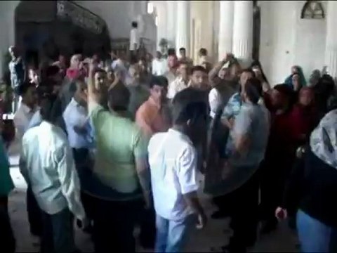 تظاهر المؤقتين بالتربيه والتعليم بالمنيا داخل ديوان المحافظة تضامنا مع زملائهم المضربين عن الطعام للمطالبه بالتثبيت