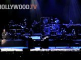 Yanni recuerda a las víctimas en Colorado - Hollywood.TV