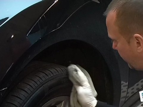 Comment faire briller ses pneus de voiture ?