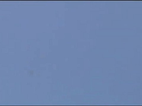 Syria فري برس حمص الخالدية طائرة هولكبتر تحوم فوق سماء حمص وتقصف الاحياء المحاصرة 22 7 2012