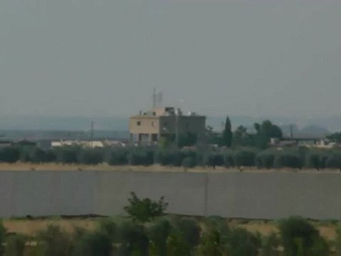 Syria فري برس حلب الحدود السورية التركية تحرير معبر باب السلام من قبل الجيش الوطني الحر ورفع علم الحرية على المبنى 22 7 2012 Aleppo