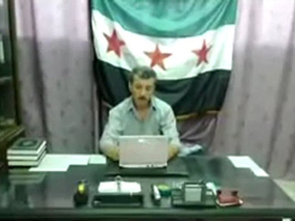 Syria فري برس  حمص ‫انشقاق المقدم الطيار عبد الرحمن عبد الوهاب‬ وانضمامه للجيش الحر في الرستن Homs