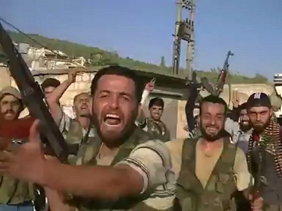 Syria فري برس كتيبة عمرو بن العاص تستولي على دبابة  في اعزاز    22 7 2012 Aleppo