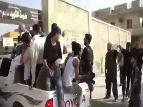 Syria فري برس حلب وصول ابطال لواء التوحيد لحي الصاخور 21 7 2012 Aleppo