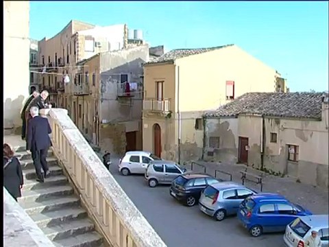 SICILIA TV (Favara) Protesta abitanti di via Duono ad Agrigento per muro pericolante