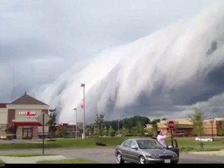 Tải video: Imagens incríveis das nuvens antes de uma tempestade