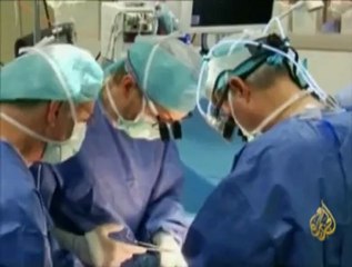 عملية جراحية لجنين في بطن أمه