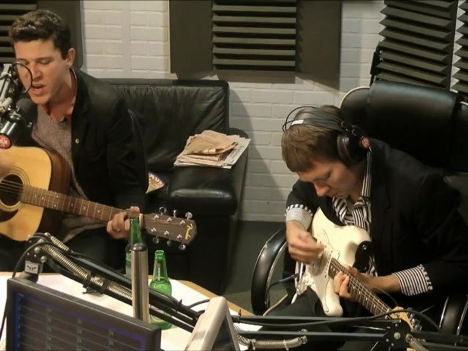 Crocodiles - Sunday - Session Acoustique OÜI FM