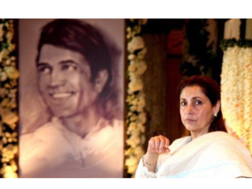Bollywood Celebs Pay Their Last Respect To Rajesh Khanna - Bollywood News