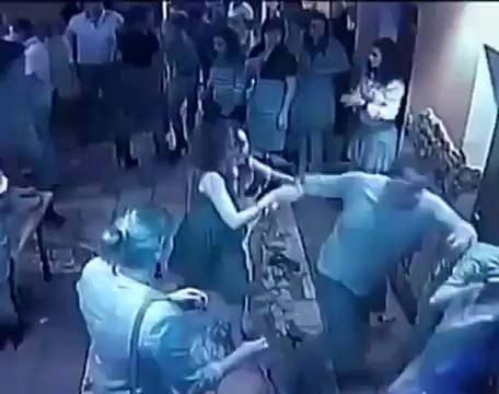 Зверьки избивают русских девушек