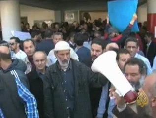 تظاهرات ضد قرار القضاء العسكري ببنغازي