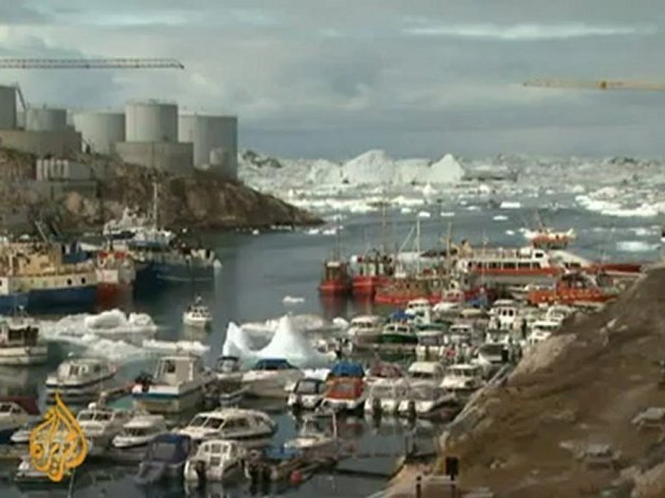 Greenland glacier 'shrinking fast'