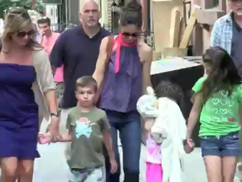 Katie holmes kehrt nach der scheidung an den broadway zurück
