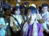 سوتشي زعيمة المعارضة في ماينمار تؤدي اليمين الدستورية