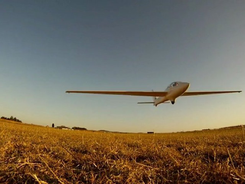 Glider MDM Fox Extreme Low pass fly by