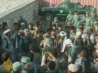 Some Taliban giving up weapons