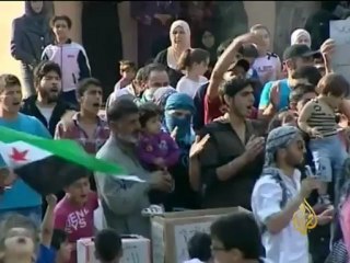 تحذيرات من استمرار نزوح آلاف السوريين