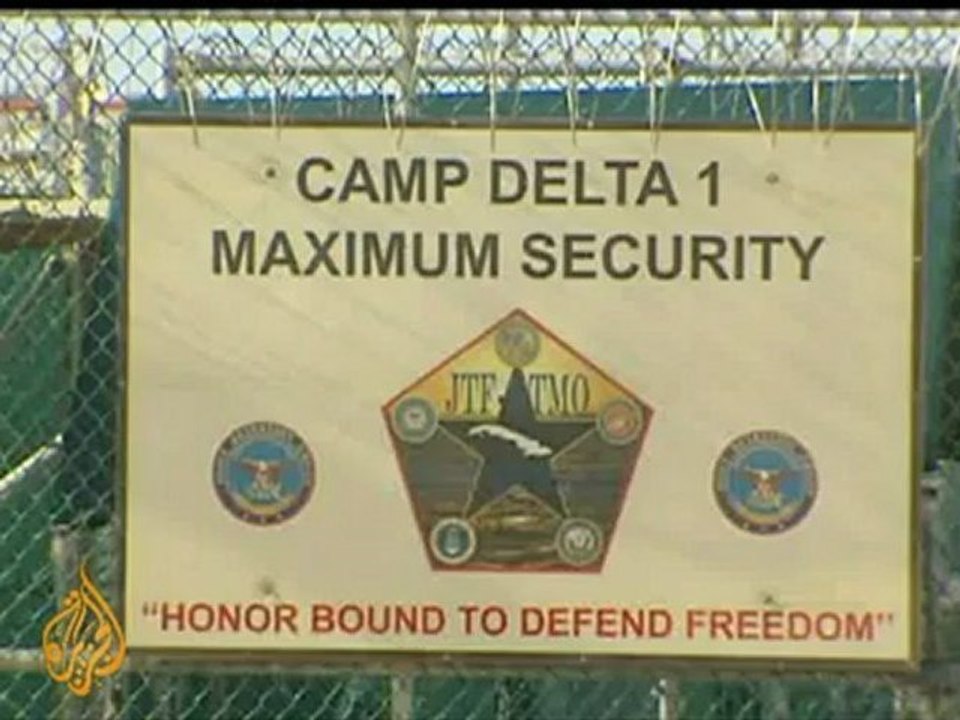 Obama stumbles on Guantanamo Bay