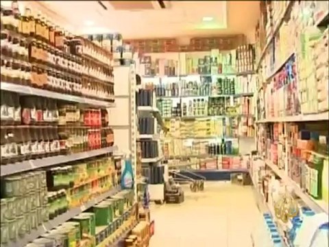 إجراءات تقشفية ترفع أسعار السلع الأساسية بالسودان