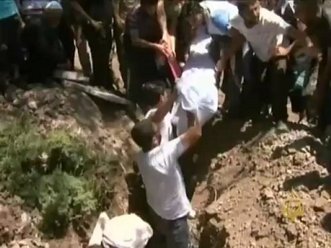 النظام السوري يواصل قصف وحرق الحدود مع تركيا