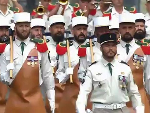 L'essentiel du défilé du 14 juillet 2012 en 19 minutes !