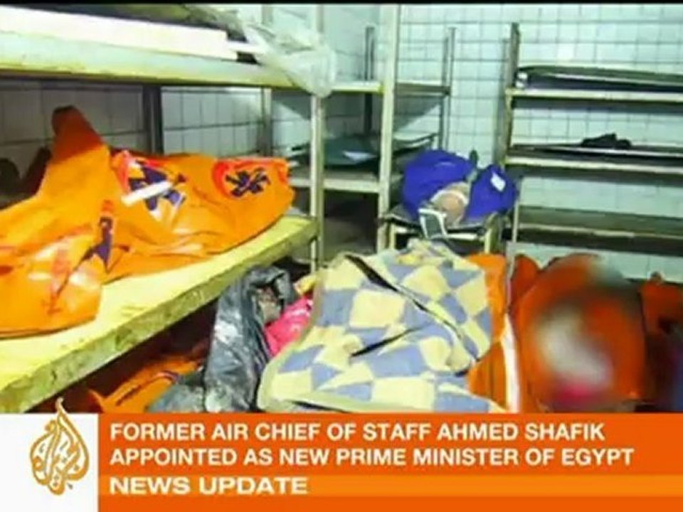 Hundreds mourn Egypt's dead
