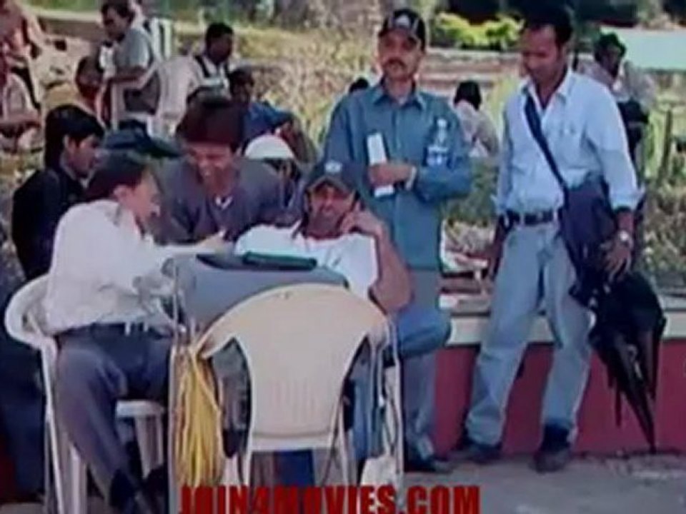 Mere Dost Picture Abhi Baki Hai (2012)_clip4