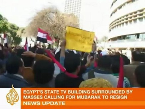 Egyptians turn anger to state TV