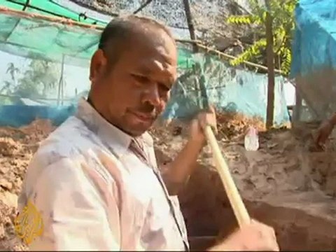 Villagers flee Cambodia-Thai shelling