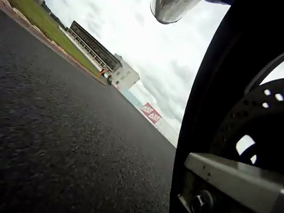 Nogaro Club Moto 09-07-12 Série 1- Stef et Seb vu depuis le SV de Cécile