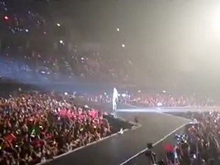 20120218 FanCam นิชคุณ - เล่าสู่กันฟัง 2PM NICHKHUN Thai Song