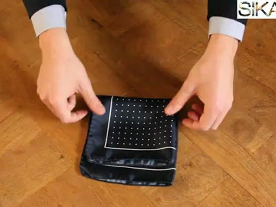 Plier une pochette pour costume - cravate : faire un pli plat - flat fold