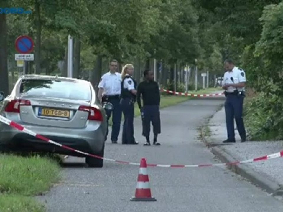 Drie mannen opgepakt, woning doorzocht op wapen - RTV Noord