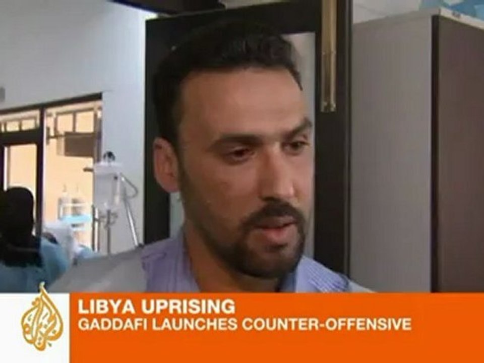 Gaddafi's forces attack Libya's Brega