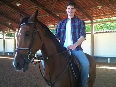 Jonatas Faro faz ensaio em hípica do Rio de Janeiro